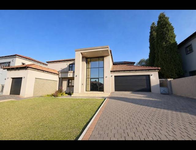 4 BEDROOM HOUSE FOR SALE IN BLUE VALLEY GOLF ESTATE